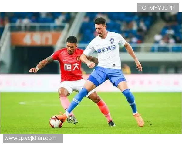 中超激战广州恒大迎战天津泰达争夺关键三分全力以赴展现实力 中超激战广州恒大迎战天津泰达争夺关键三分全力以赴展现实力